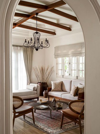 Ivy Lane Villa: A Colonial Renovation photo 3