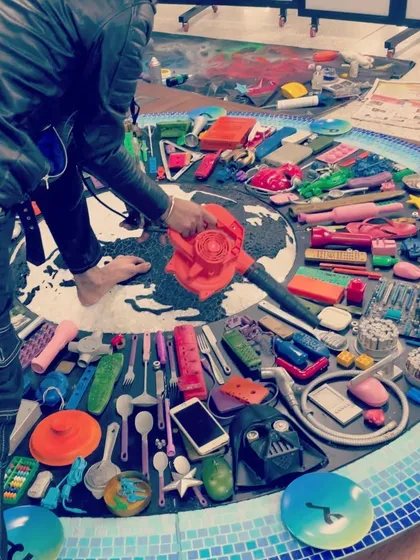 Here is a glimpse into the process of creating the Delhi Airport mural. Each piece, from old mobile phones to plastic cutlery, is carefully placed by hand. This hands-on approach is how I transform discarded objects into a cohesive and meaningful work of art.