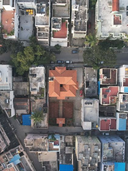 An aerial view of the Basavanagudi house, an oasis of traditional design amidst the concrete jungle of Bangalore. The Mangalore tile roof and central courtyard stand out, bringing a piece of heritage back to the urban landscape.
