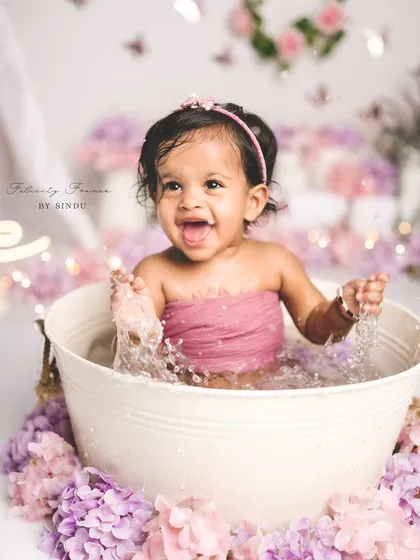 After the cake smash comes the splash! My birthday sessions often end with a fun splash in a tub, and the pure delight on their faces is always the perfect end to a wonderful celebration.