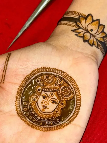 Creating this devotional Shrinathji portrait was a wonderful experience. This design combines intricate figure work on the palm with a delicate lotus band on the wrist, a style we explore in my portrait mehndi classes.