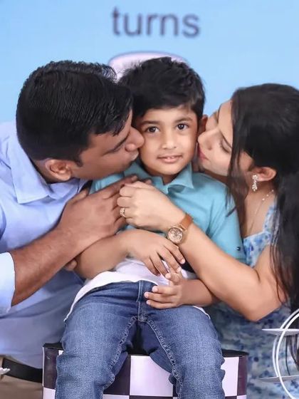 A moment of overwhelming love for the birthday boy. Surrounded by his parents, he gets sweet birthday kisses, a memory perfectly captured by our photographer.