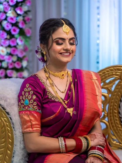 A moment of pure joy for this Maharashtrian bride at her reception. Her traditional Paithani saree is paired with glowing makeup and a classic floral bun, celebrating her heritage with elegance.