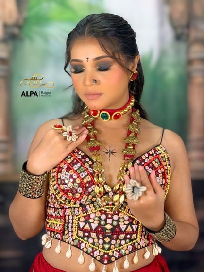 Festive & Navratri Looks photo 3