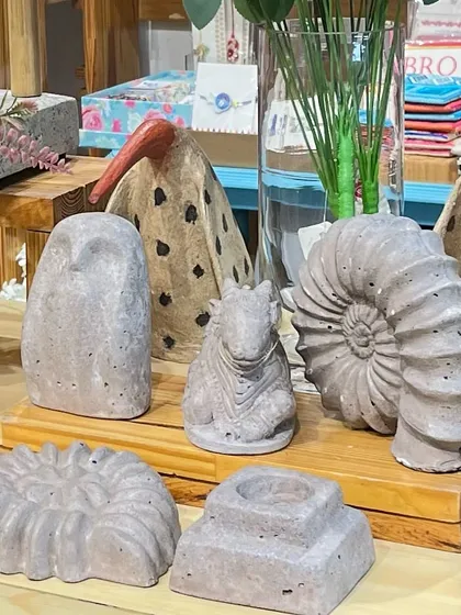 I’m so excited to share these beautiful, earthy pieces made by artisans from locally sourced waste. They are proof that sustainability can be stunning, turning what’s discarded into art that’s good for the soul and the planet.