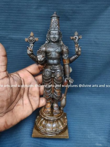 An 8.5-inch wax model of Perumal (Lord Vishnu). Even for smaller idols, the level of detail in the wax stage is maintained to ensure a perfect final product.