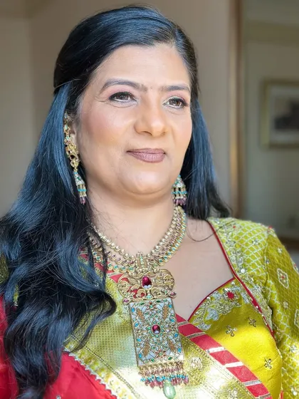 A close-up of the guest's makeup, showing the soft, blended eyeshadow and flawless base. This look is a perfect example of how to create elegant glam for any wedding event.