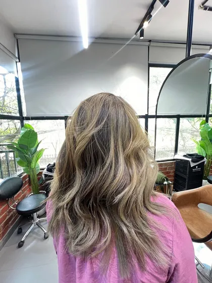 The full look of this lived-in ash blonde, perfectly styled and ready to be shown off.