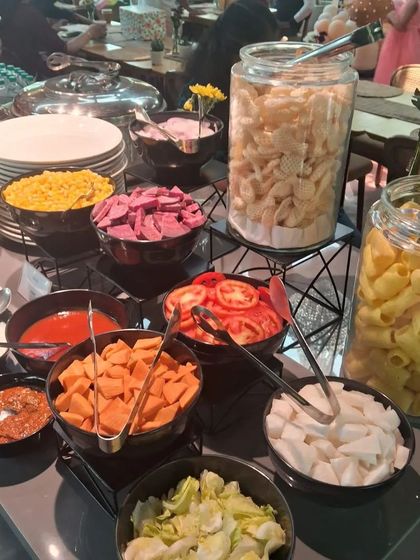A closer look at our popular live pasta station during a corporate family day. We provide a range of fresh toppings and sauces, ensuring there's something for everyone to enjoy.