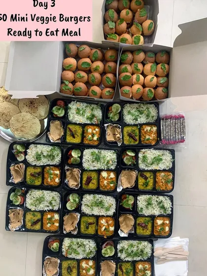 A large order of 50 mini veggie burgers and ready-to-eat meals for an exhibition.