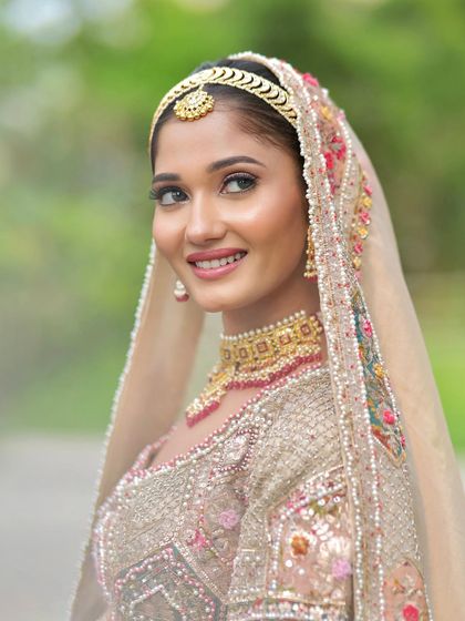 Modern & Pastel Bridal Looks photo 20