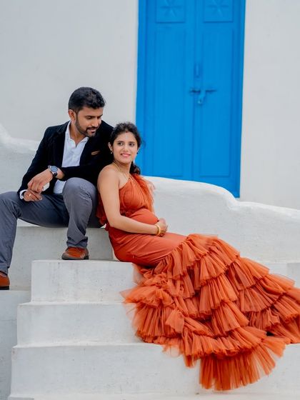 The bright blue door of our Santorini setup provides a stunning pop of color against the warm orange of the Bronze gown.
