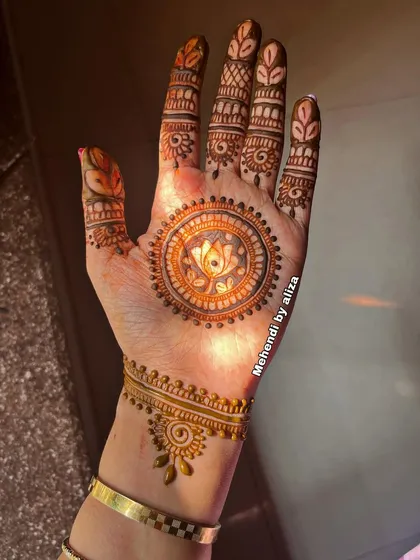 The beautiful stain of the minimal lotus mandala design.