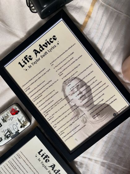 Look at the queen looking at you. This "Life Advice ft. Taylor Swift Lyrics" wall art is a must-have for any fan, featuring wisdom from her songs in a clean, aesthetic design.