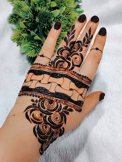 Minimalist & Tattoo-Style Henna photo 28