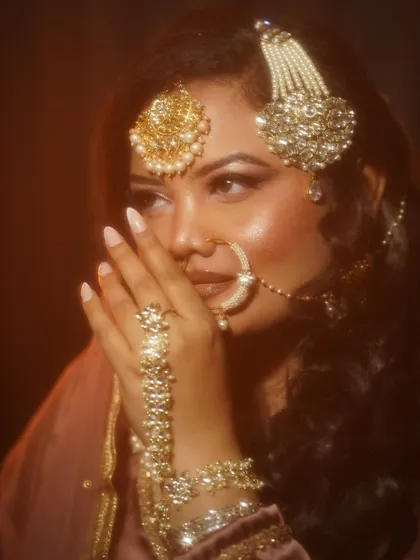 An Eid glam look created in collaboration with a student. The dreamy, warm lighting enhances the golden jewelry and soft makeup.