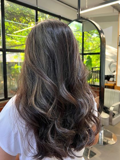 A classy and subtle hair color. Here, I added very fine babylights to a dark brunette base for a hint of dimension and shine.