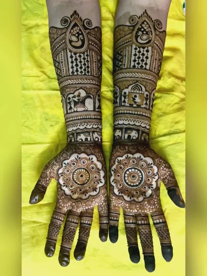I love exploring different art forms within my mehendi. This design incorporates the beautiful simplicity of Warli art, a traditional folk style, to create a unique and culturally rich bridal look.