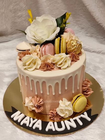 Chic & Themed Cakes for Adults photo 37