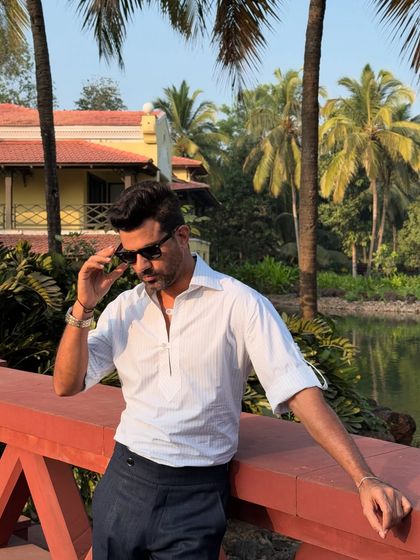 Styled for a sophisticated resort look, this oversized white striped kurta is paired with dark trousers. It’s a perfect example of our versatile designs, suitable for a holiday or a stylish day out.