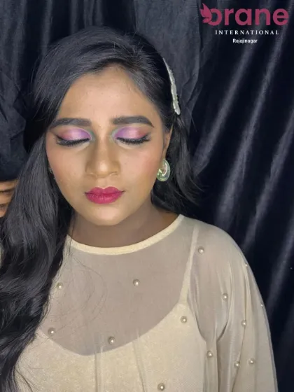 Glamour & Party Makeup photo 4