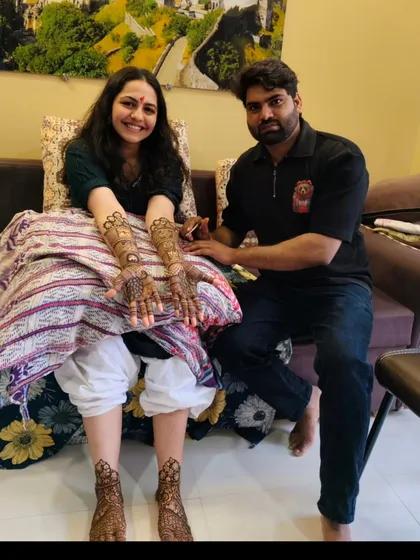 This client chose a full bridal package with mehandi on her hands and feet, and she was delighted with the result.