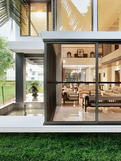 Here, we blurred the boundary between indoor and outdoor spaces with large sliding glass doors. The living room opens directly onto a water feature and lawn, creating a serene and continuous living experience.