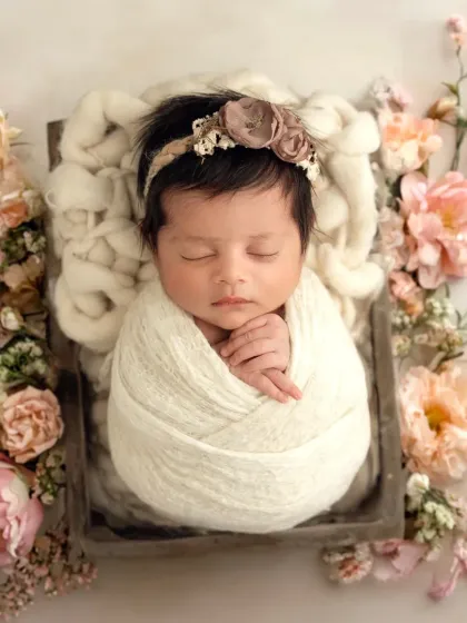 Dreamy Newborn Portraits photo 30