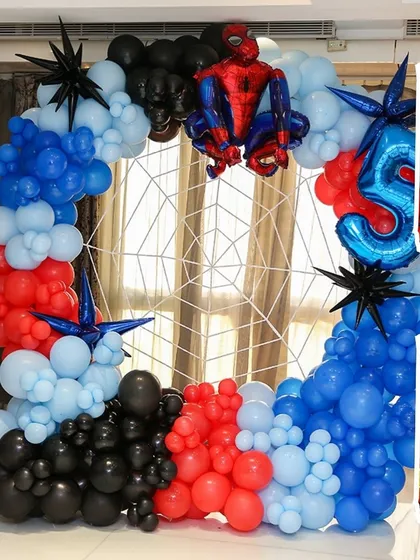 I love bringing big themes to life, like this epic Spider-Man balloon arch. It's a complete party backdrop with a web detail, perfect for a superhero-themed kids' birthday party.