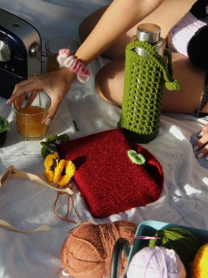 A little crochet picnic aesthetic. My handmade pieces, like this book sleeve and bottle holder, are perfect for everyday adventures.