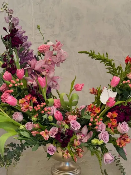 Embracing the beauty of imperfection, this Wabi-Sabi arrangement is a study in natural, asymmetrical form. I used pink tulips, cymbidium orchids, and curving foliage to create a design that feels both wild and gracefully composed, a true piece of living art.