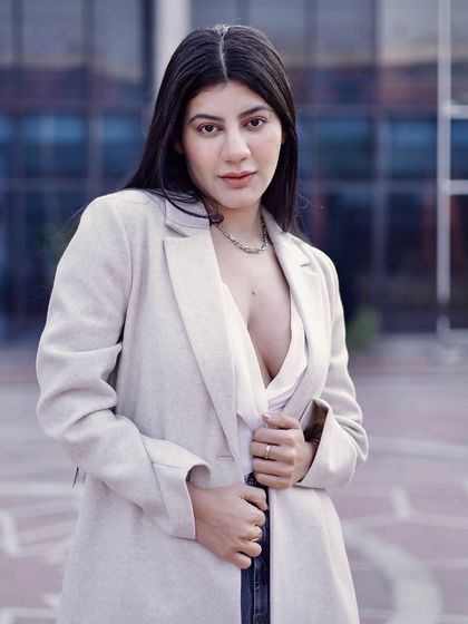 A slightly different angle of the previous pose, offering another option for a strong portfolio image.