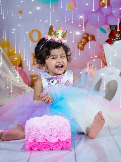 Sometimes the cake is just so exciting you have to shout about it. Capturing the full range of emotions, from quiet curiosity to loud excitement, is what makes these sessions special.