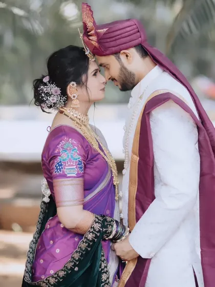 A beautiful, candid moment between a Maharashtrian bride and groom. I create looks that are not only stunning in photos but also comfortable and long-lasting, allowing you to enjoy every moment of your wedding day.