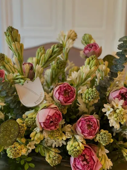 My Diwali deliveries have begun. This arrangement features the intoxicating fragrance of rajnigandha (tuberose) paired with delicate pink lotus buds, a classic combination for the festival of lights.