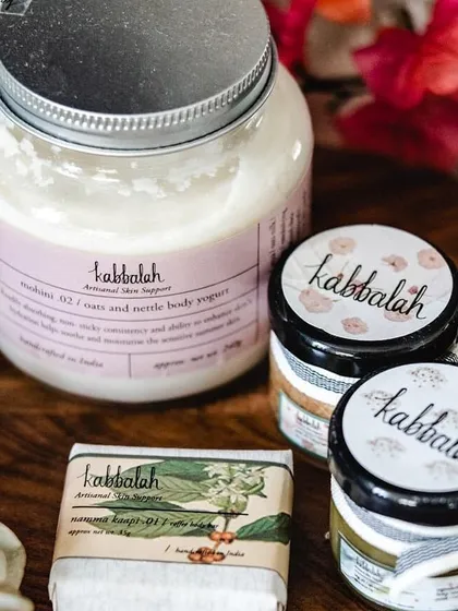 From creamy body yogurts and artisanal soaps to natural deodorants, I offer a full range of products that can be mixed and matched. We can create the perfect, personalized gift set for any occasion.