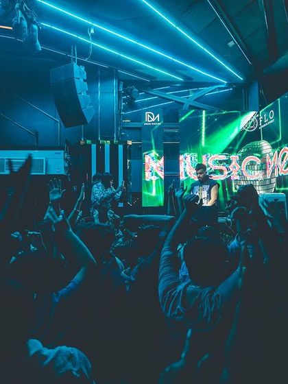 The green and blue laser show at Flo creates a futuristic, spaceship-like vibe. I love how lighting can completely transform a space and a night.