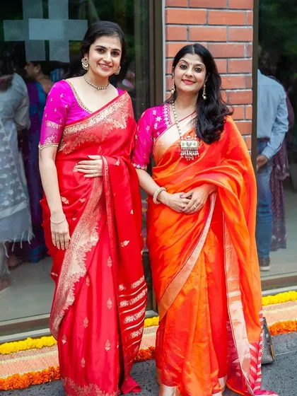 Celebrating the beautiful transformation of our student Prerana at her solo Kathak concert. It was a lovely evening filled with bright, energizing performances.