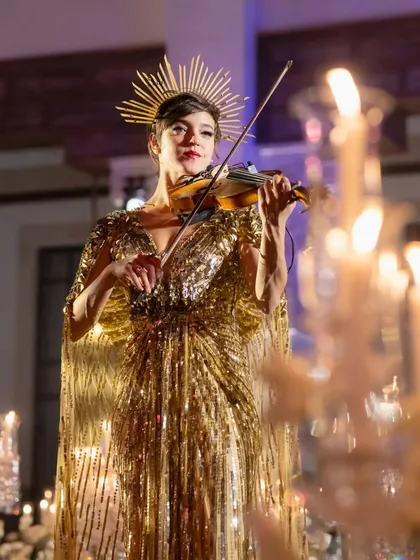 We curate unique entertainment acts that elevate the event. This talented violinist, dressed in a stunning gold gown, provided a captivating and elegant performance during the reception dinner in Marrakech.