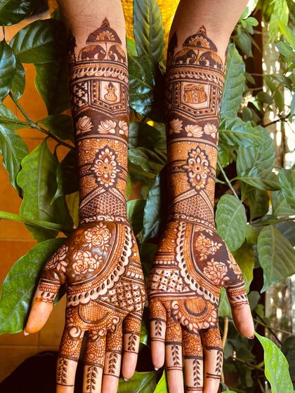 A classic design with elephants and floral patterns, perfect for a bride with slender hands. Intricate work demands more precision on a smaller canvas, and the result is stunning.