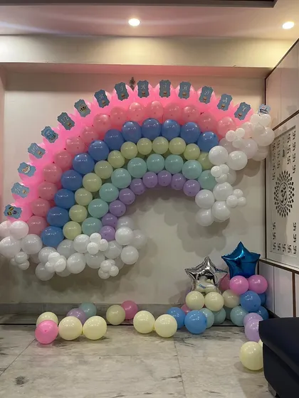 Another angle of the rainbow balloon wall, showing the cloud details made of white balloons.