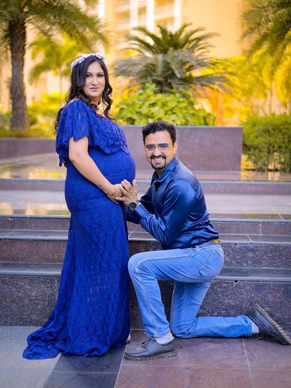 A posed portrait of the couple, looking towards the camera. I use my Canon R6 and 50mm lens to get this sharp, professional look even in an outdoor setting.