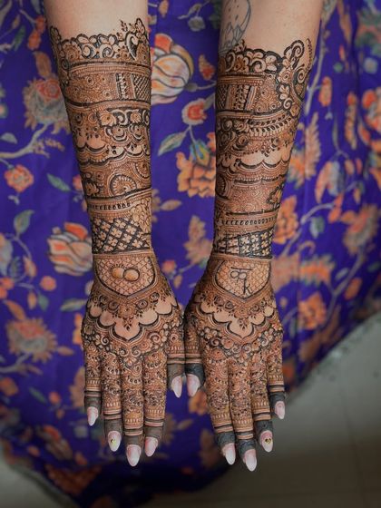 For this engagement mehendi, we combined bold, traditional elements with delicate, intricate fillers to create a balanced and beautiful design.