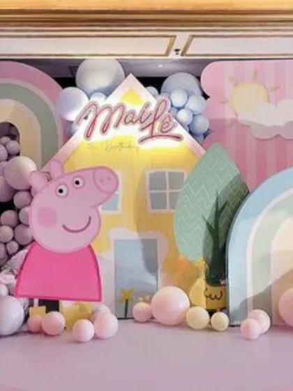 Let's jump in muddy puddles of fun with a Peppa Pig party. We bring beloved characters to life with playful, custom-designed backdrops and decor that capture the cheerful spirit of the show, perfect for your child's big day.