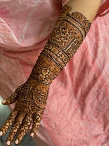 A clear, full view of the back-hand design.