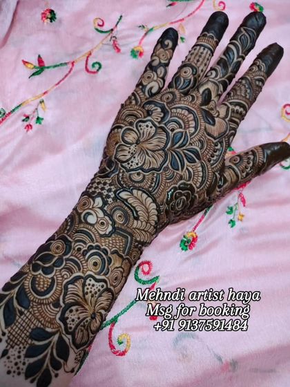 Intricate Bridal Hands photo 43