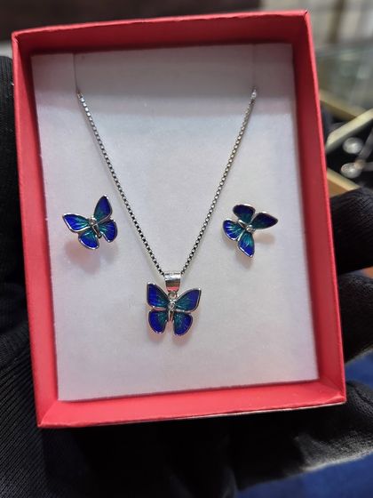 Another look at the popular butterfly pendant set in silver 925, this time in a red gift box. It's a favorite among our younger customers.