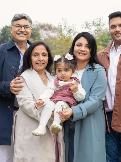 A full multi-generational family portrait outdoors. It's a wonderful way to get everyone together in a relaxed environment.