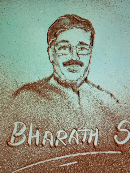 This sand portrait was created for a BNI Hyderabad event, celebrating their incredible growth from 36 to 2500 members. My performance visualized their journey and future ambitions, inspiring the entire community.