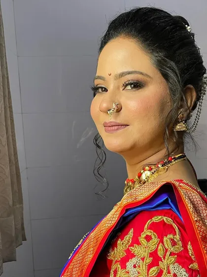 The final look for the 'vidhi' (ceremony), with the bride looking elegant and serene.